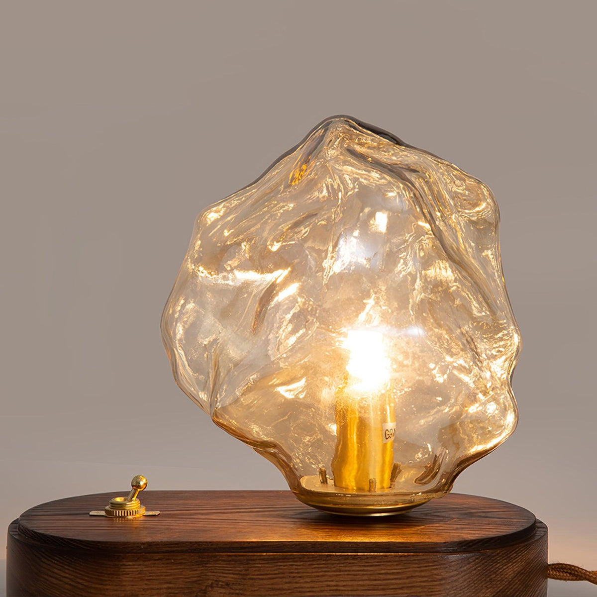 Lampa stołowa Maris ze szkła i drewna