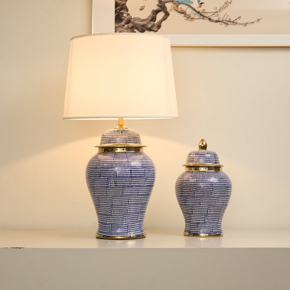 Lampa stołowa ceramiczna z niebieskim wzorem kropkowym