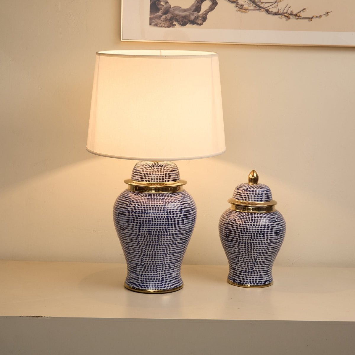 Lampa stołowa ceramiczna z niebieskim wzorem kropkowym