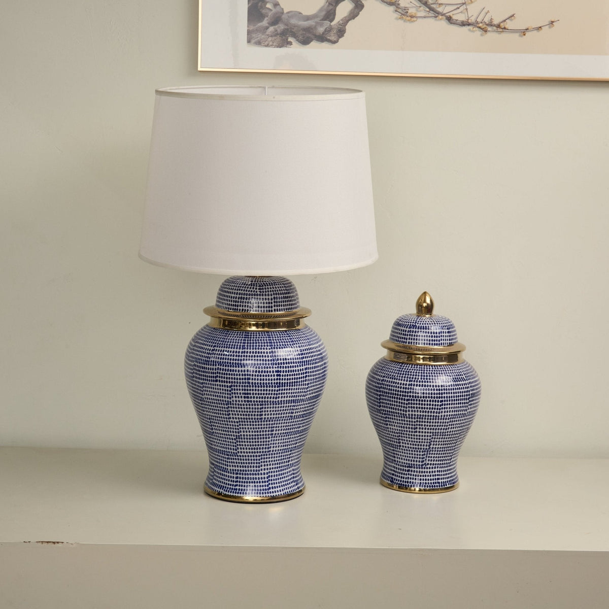 Lampa stołowa ceramiczna z niebieskim wzorem kropkowym