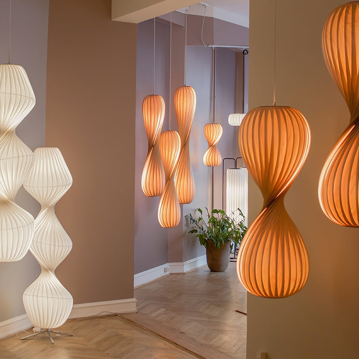 Lampa stojąca Elare z plastiku