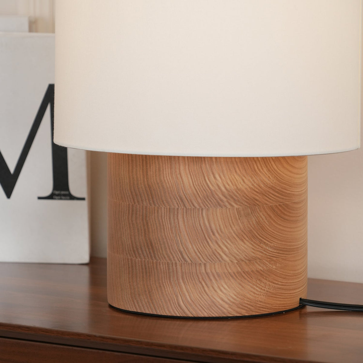 Alvira minimalistyczna lampa stołowa z drewna