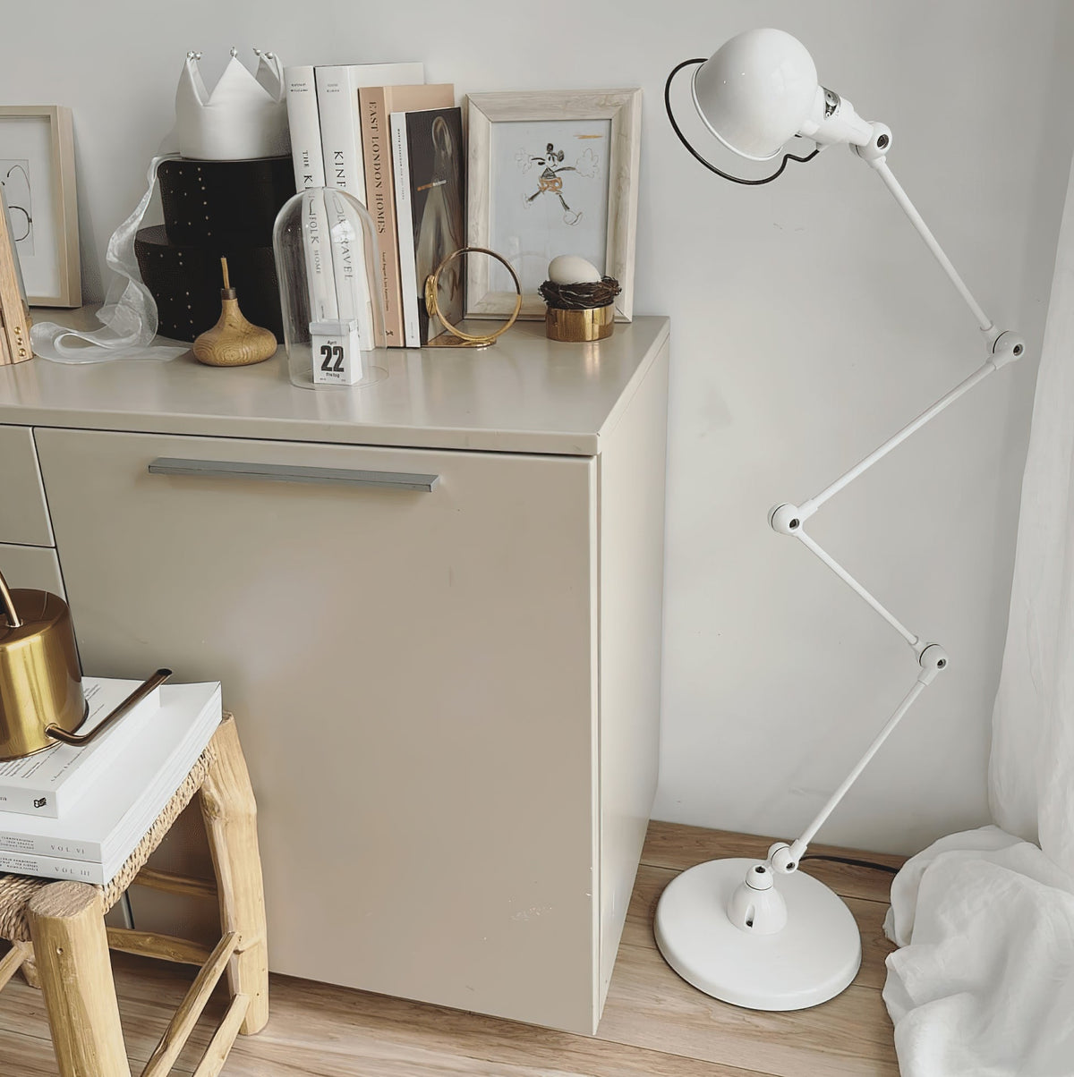 Orelalise lampa stojąca