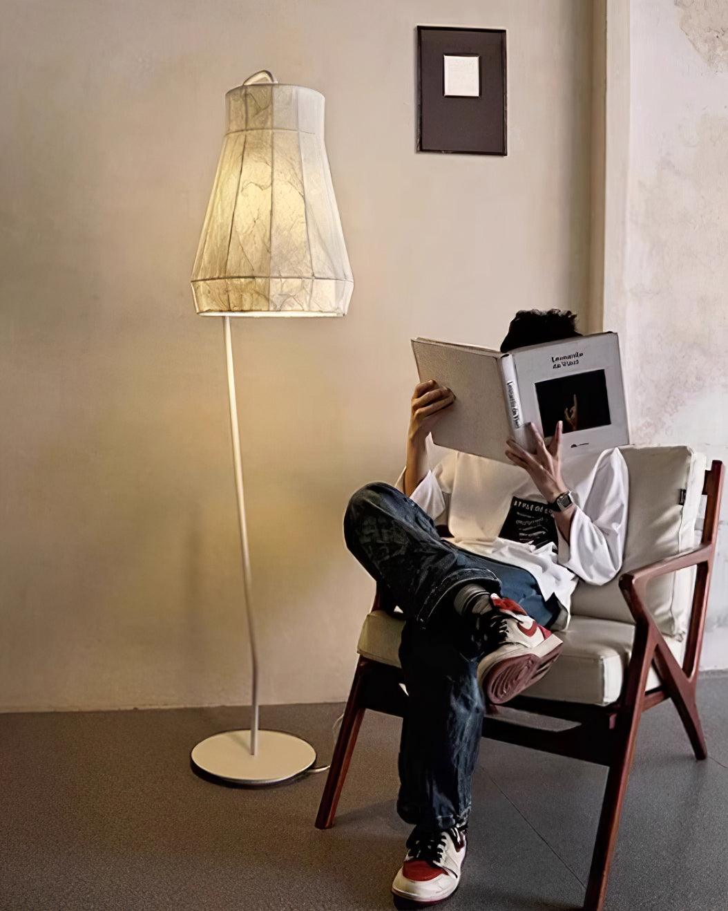 Otheir minimalistyczna lampa stojąca z płótna