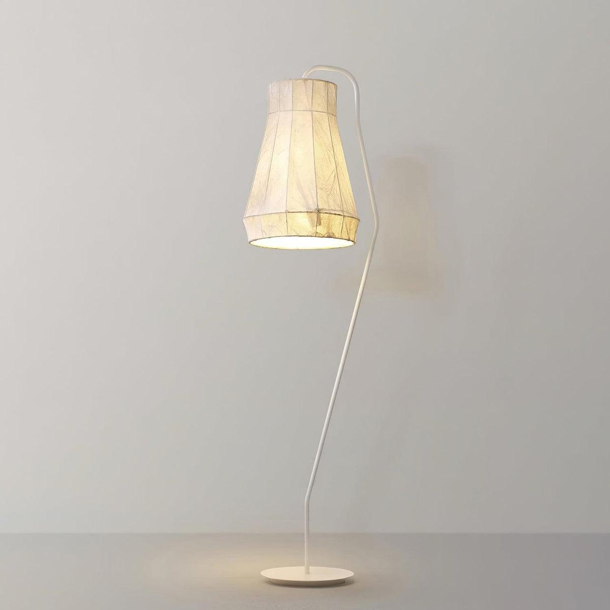 Otheir minimalistyczna lampa stojąca z płótna