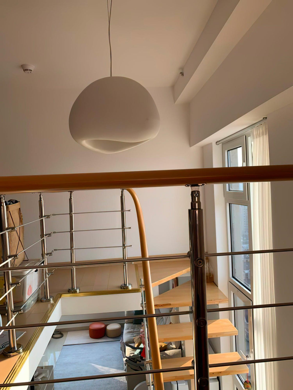 Avenuielle lampa wisząca z kloszem w kształcie nieregularnej kopuły