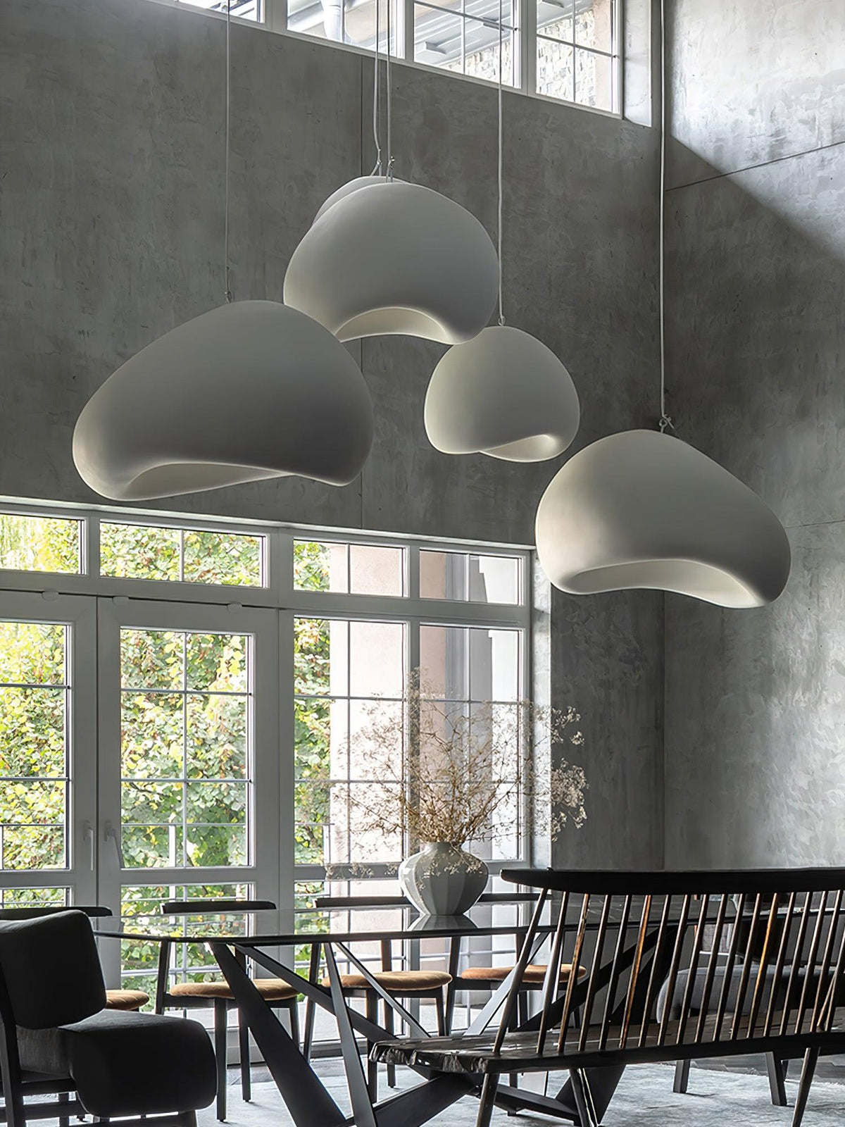 Avenuielle lampa wisząca z kloszem w kształcie nieregularnej kopuły