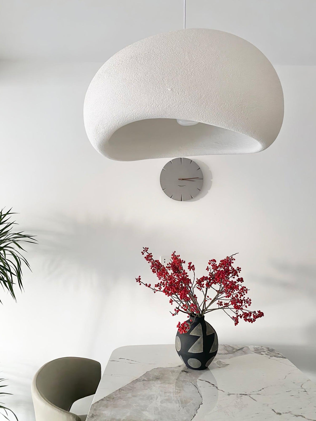 Avenuielle lampa wisząca z kloszem w kształcie nieregularnej kopuły