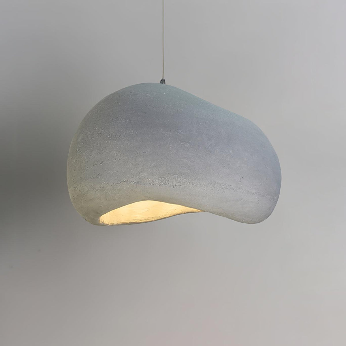 Avenuielle lampa wisząca z kloszem w kształcie nieregularnej kopuły