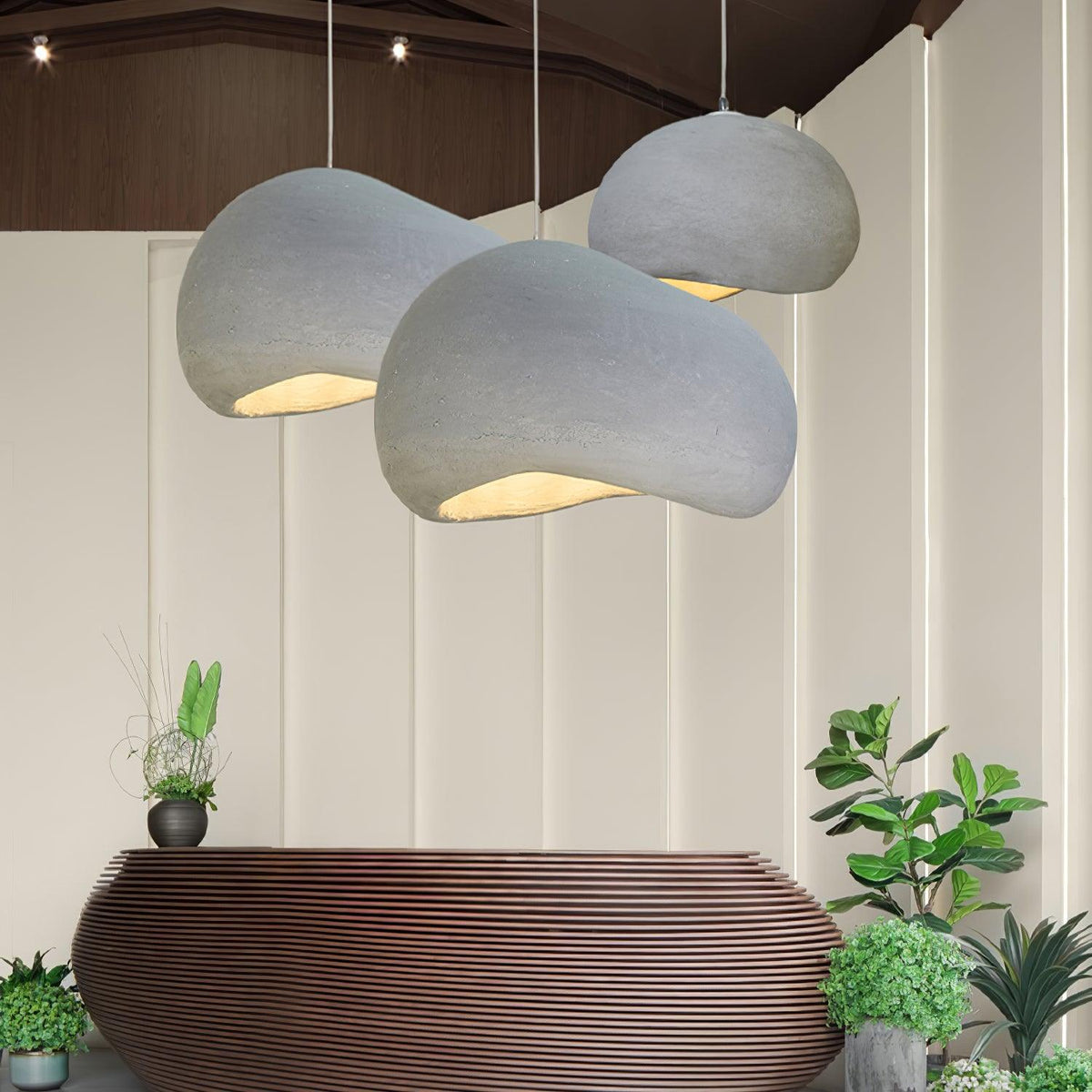Avenuielle lampa wisząca z kloszem w kształcie nieregularnej kopuły