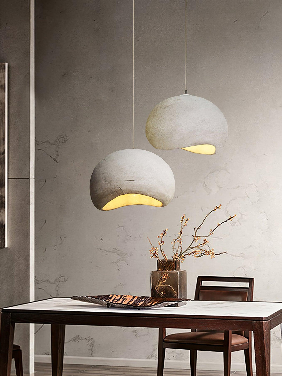 Avenuielle lampa wisząca z kloszem w kształcie nieregularnej kopuły