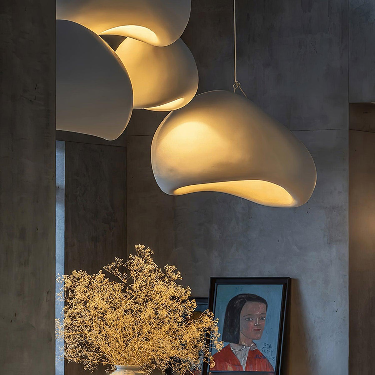 Avenuielle lampa wisząca z kloszem w kształcie nieregularnej kopuły