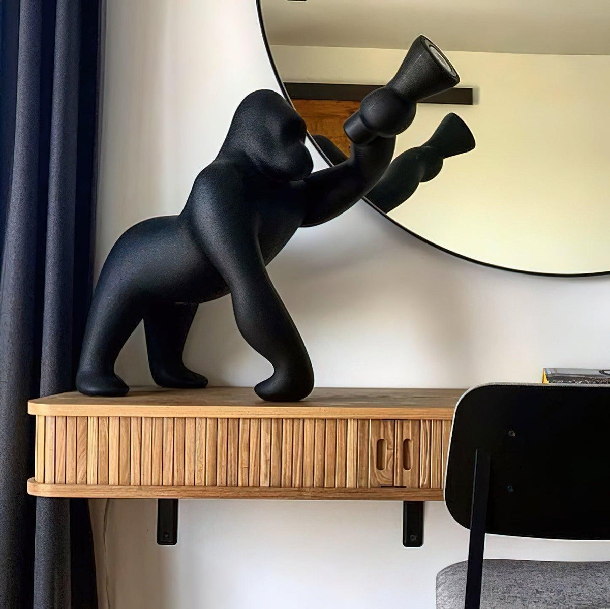 Gorilla zewnętrzna lampa stojąca