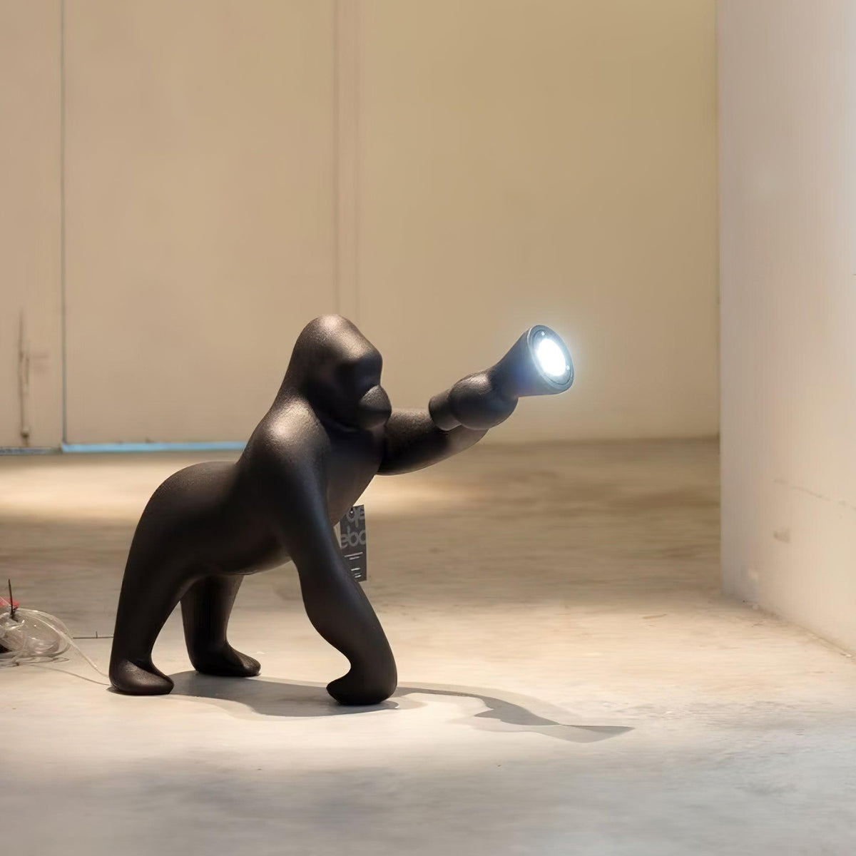 Gorilla zewnętrzna lampa stojąca