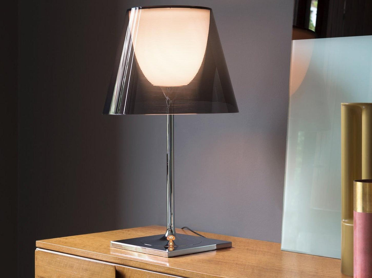 Bravon lampa stołowa z plastiku