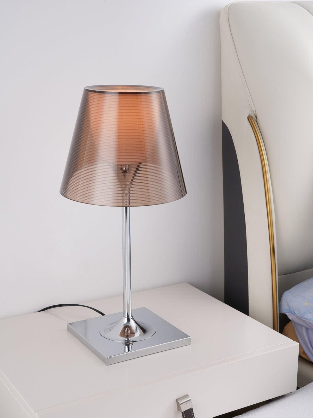 Bravon lampa stołowa z plastiku