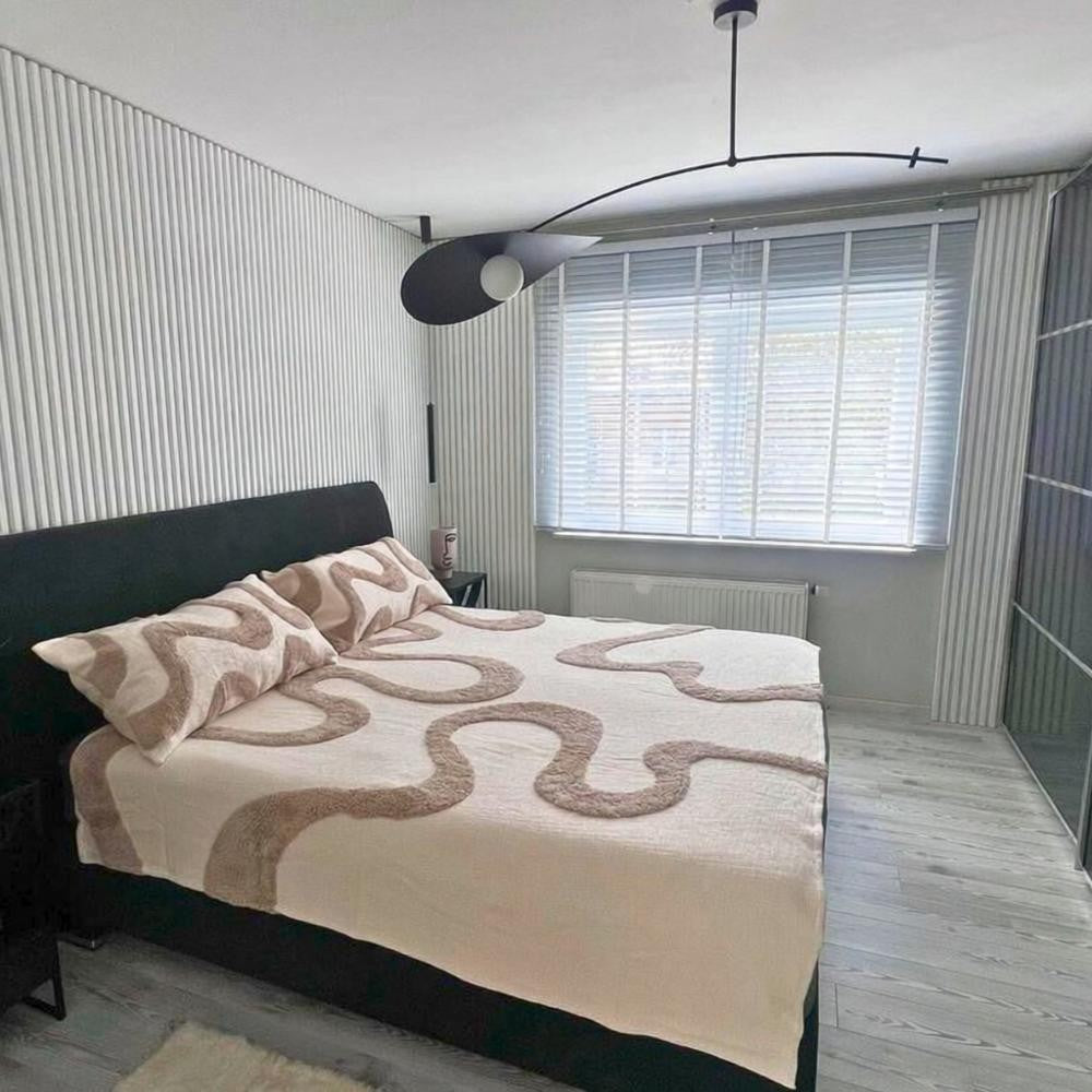 Arisha minimalistyczna lampa wisząca w kształcie liścia lotosu z metalu, czarna/złota