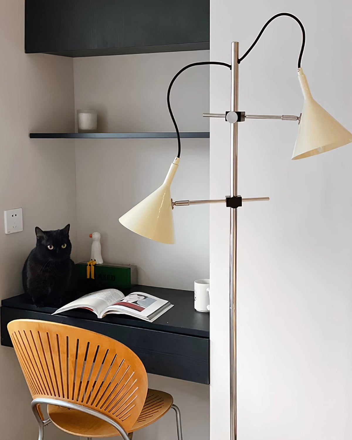 Laiton lampa stojąca