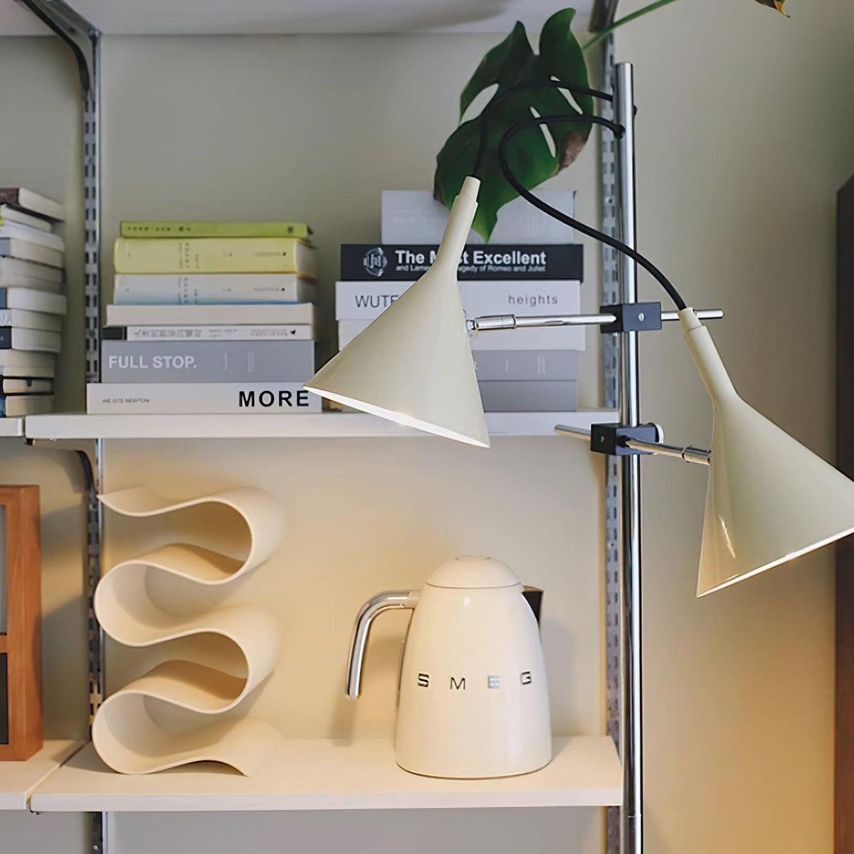 Laiton lampa stojąca