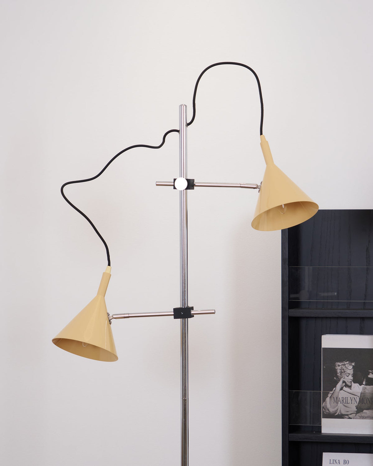 Laiton lampa stojąca