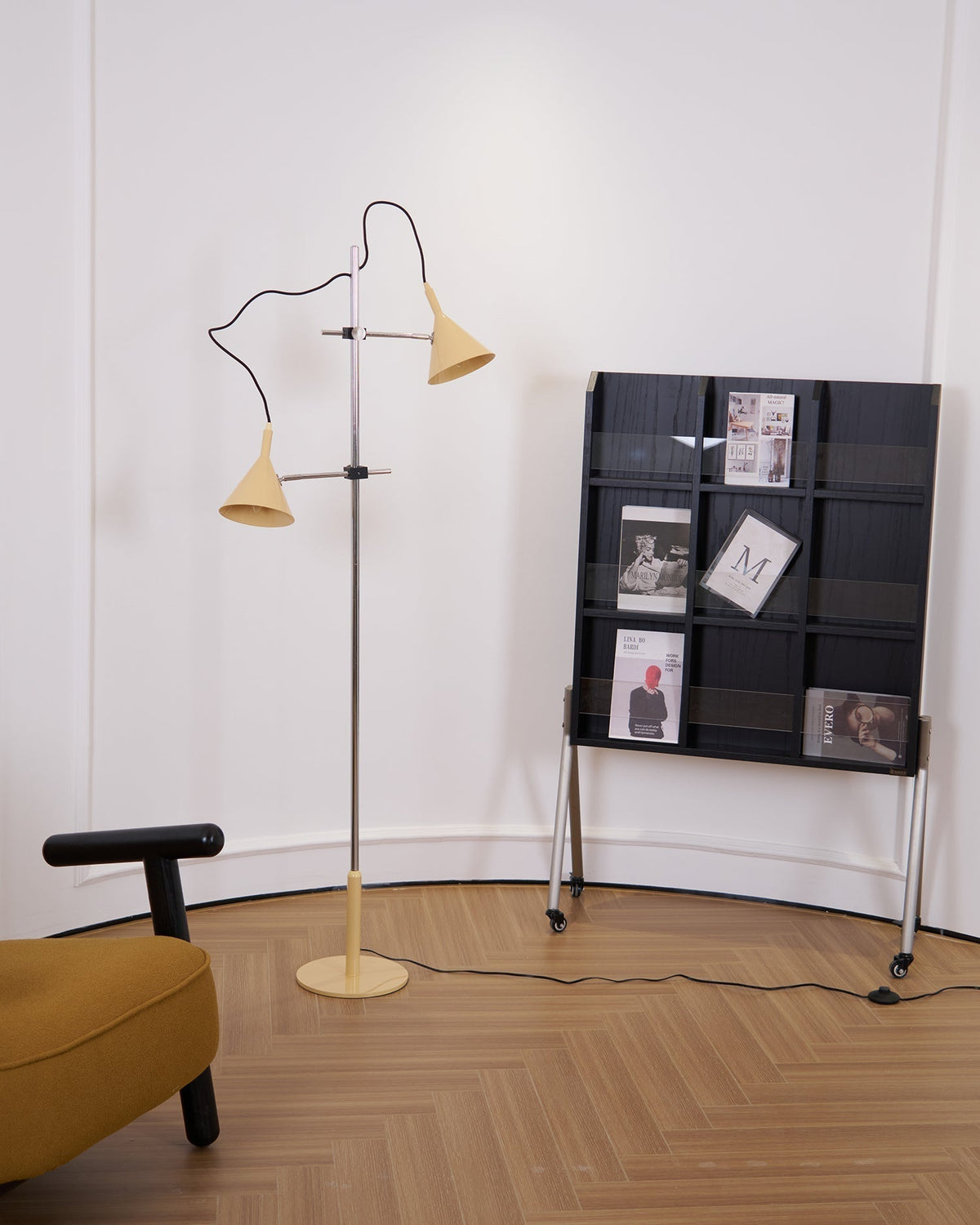 Laiton lampa stojąca
