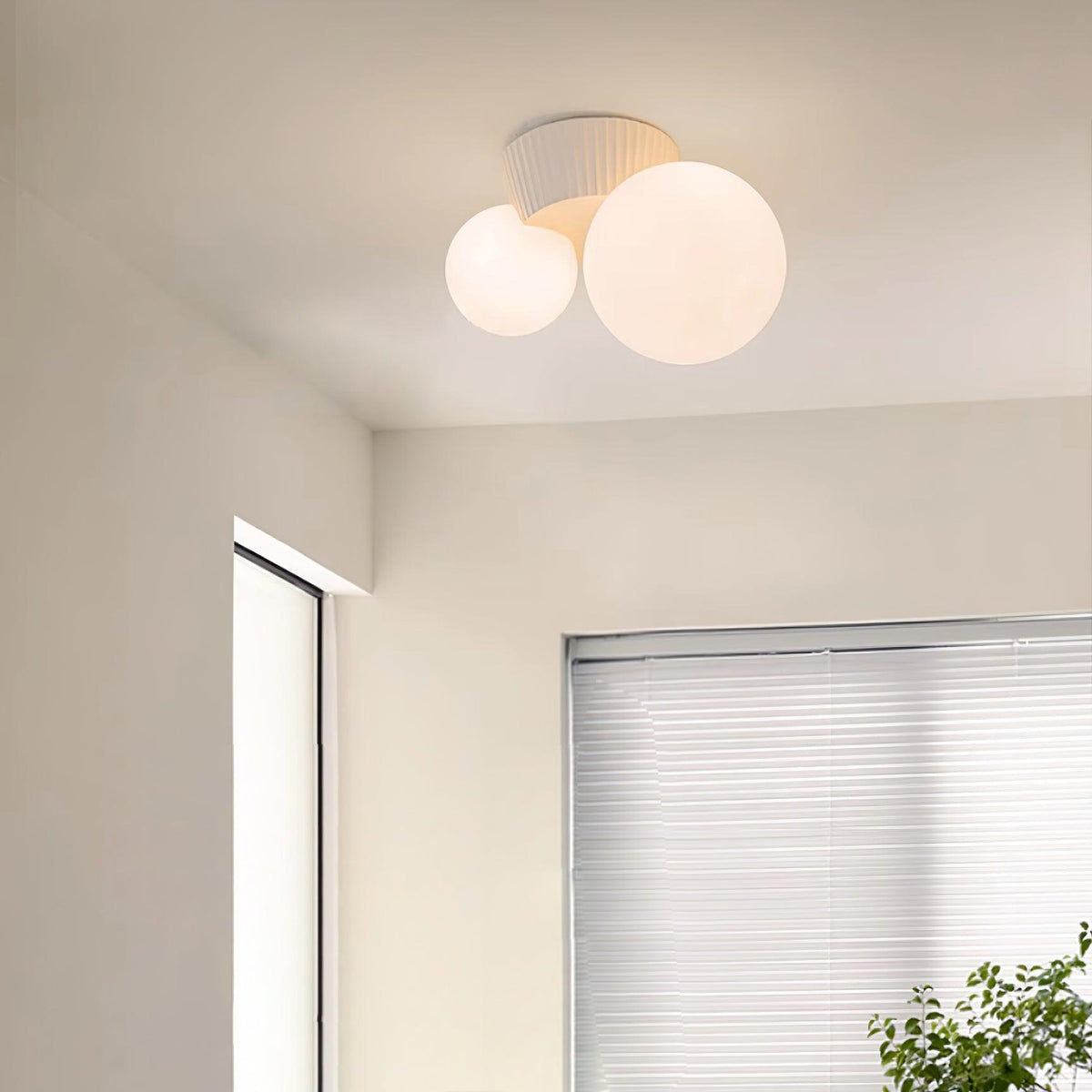 Tovae lampa sufitowa Playful Asymmetry ze szkła