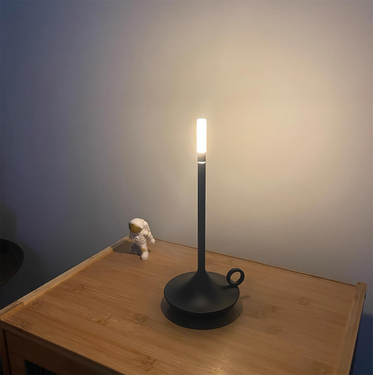 Lampa stołowa Latin