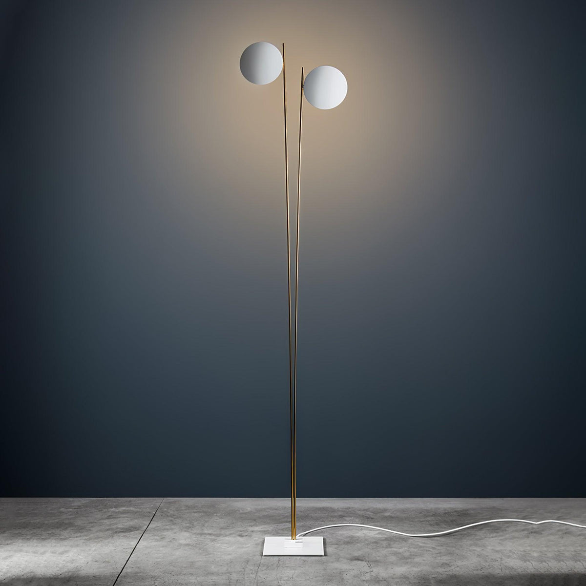 Axial Ray rzeźbiarska lampa stojąca
