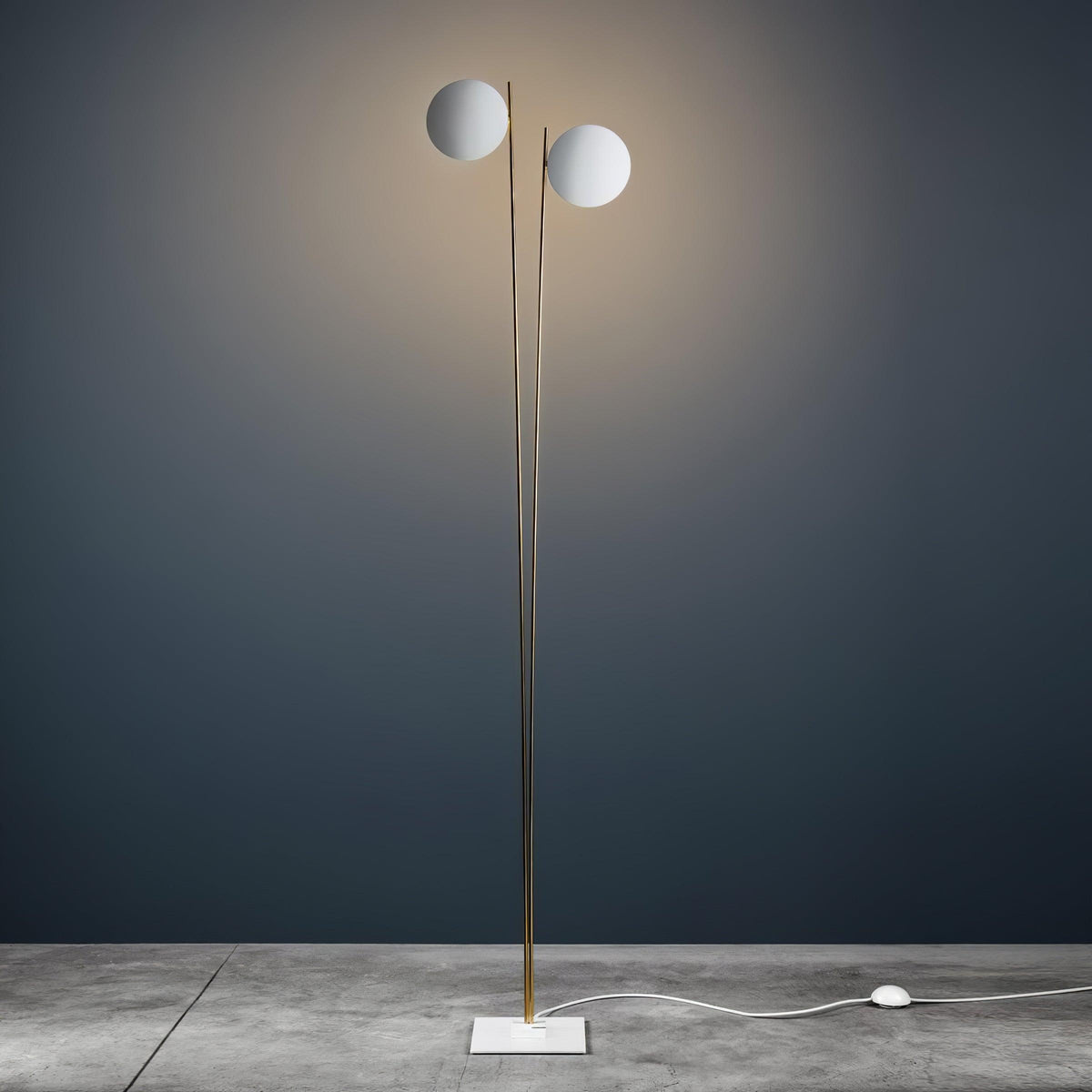 Axial Ray rzeźbiarska lampa stojąca