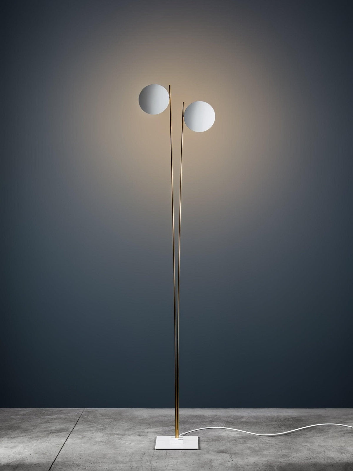 Axial Ray rzeźbiarska lampa stojąca