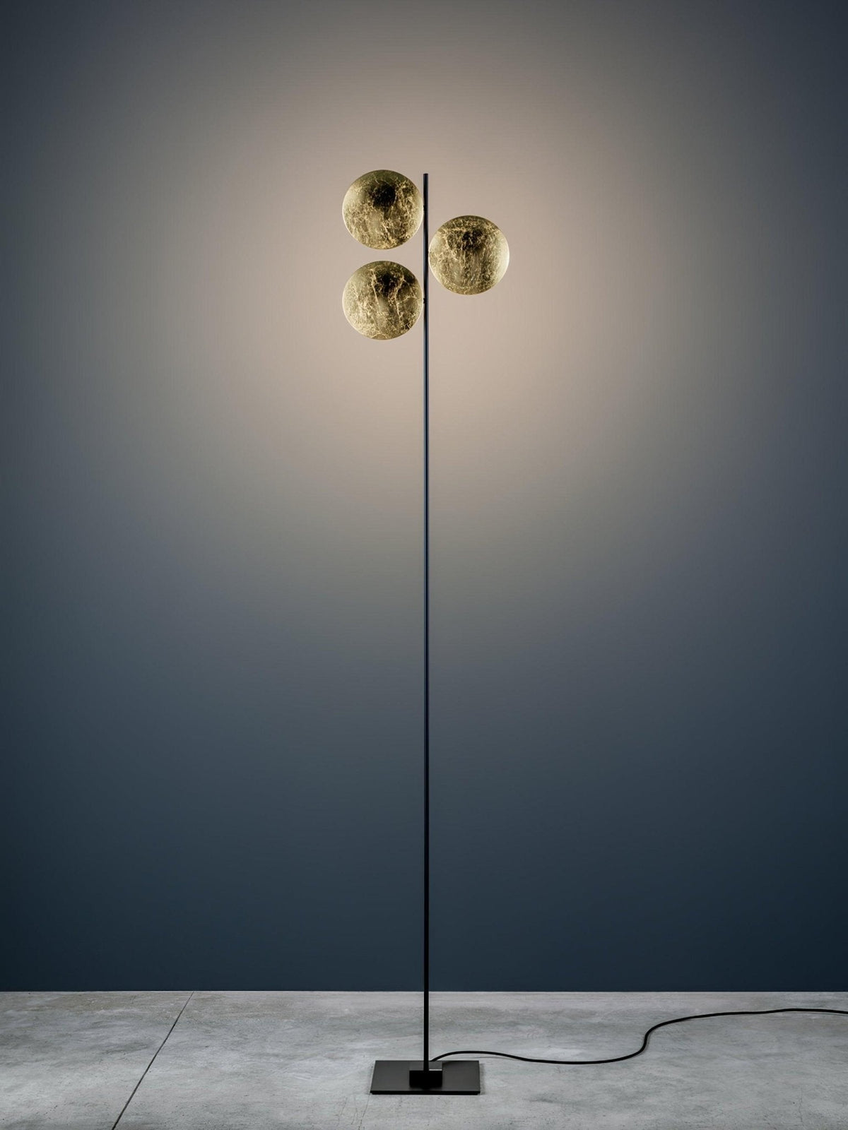 Axial Ray rzeźbiarska lampa stojąca
