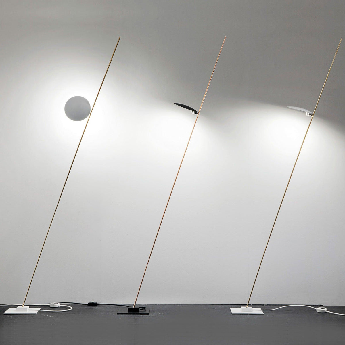 Axial Ray rzeźbiarska lampa stojąca