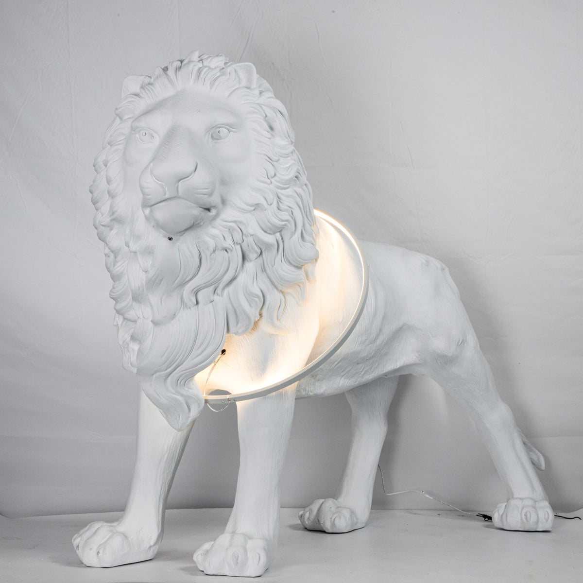 Lampa stojąca Brynis w kształcie lwa