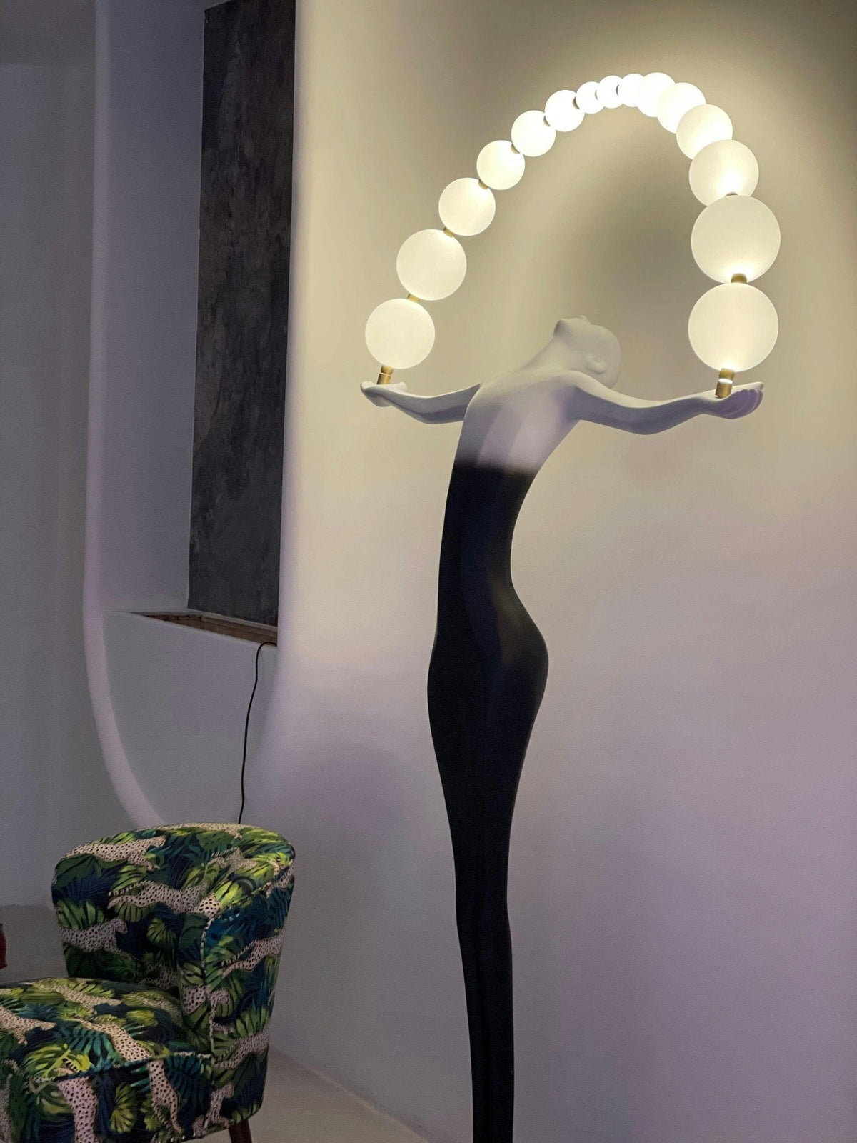 Luminara Gradient rzeźbiona zewnętrzna lampa stojąca