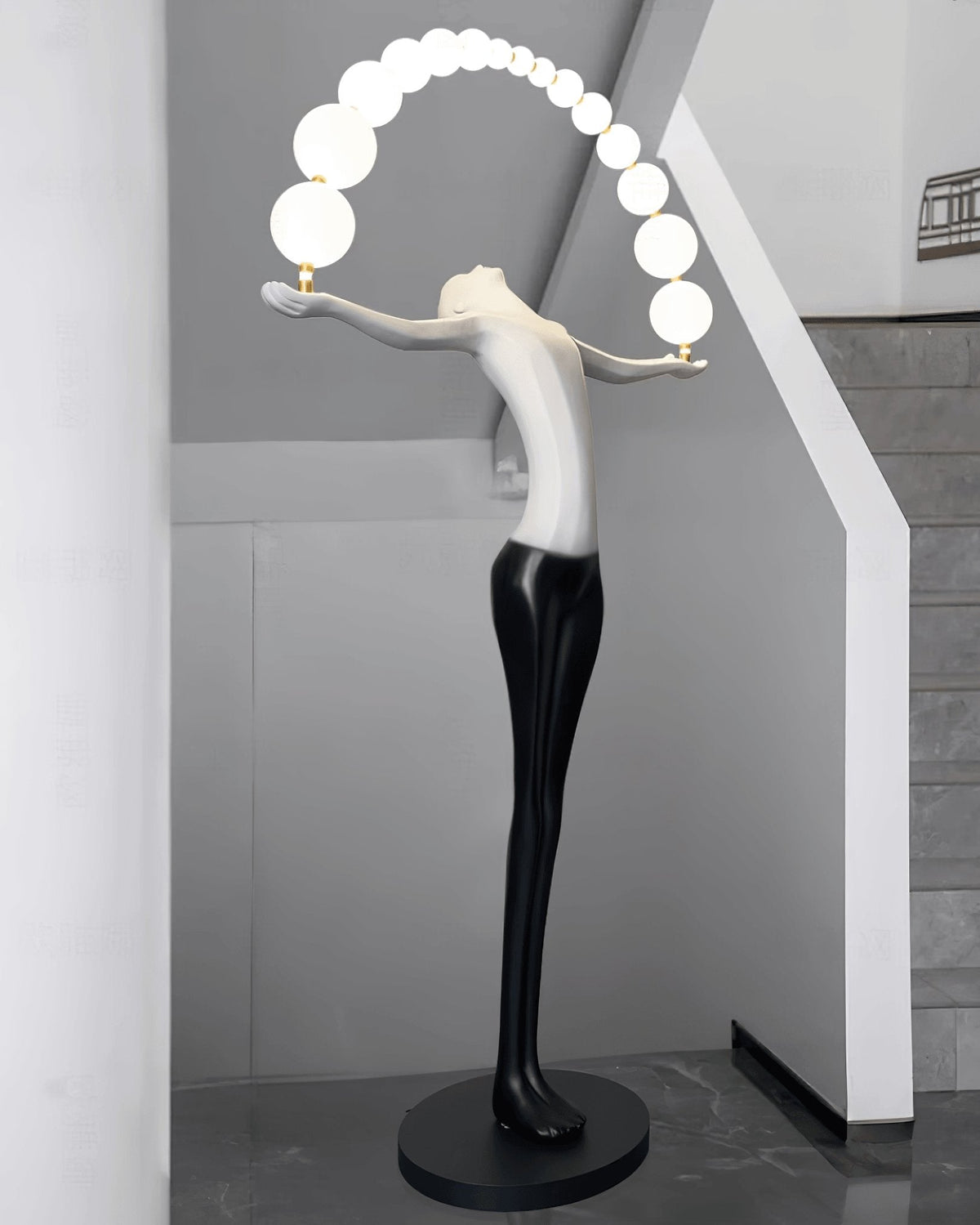 Luminara Gradient rzeźbiona zewnętrzna lampa stojąca