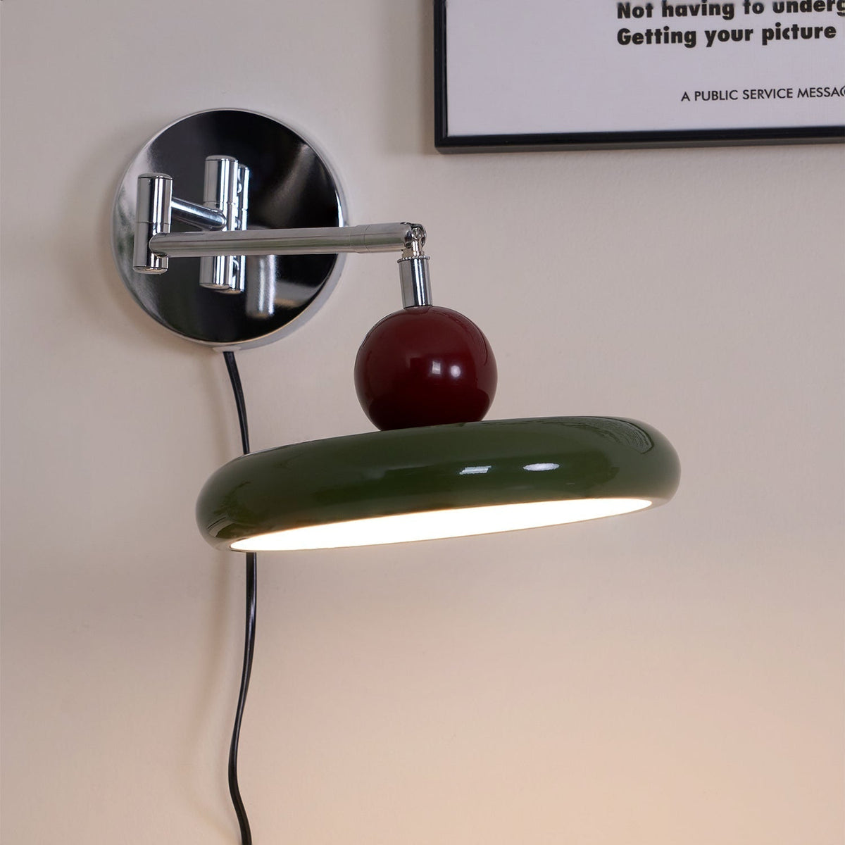 Lampa ścienna Lola z wtyczką