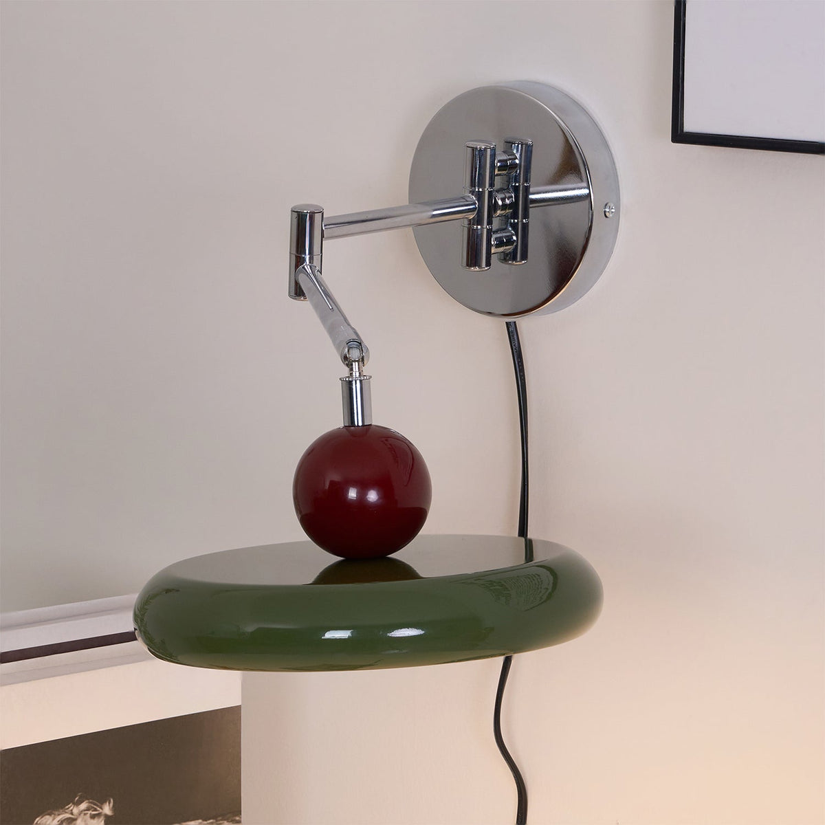 Lampa ścienna Lola z wtyczką