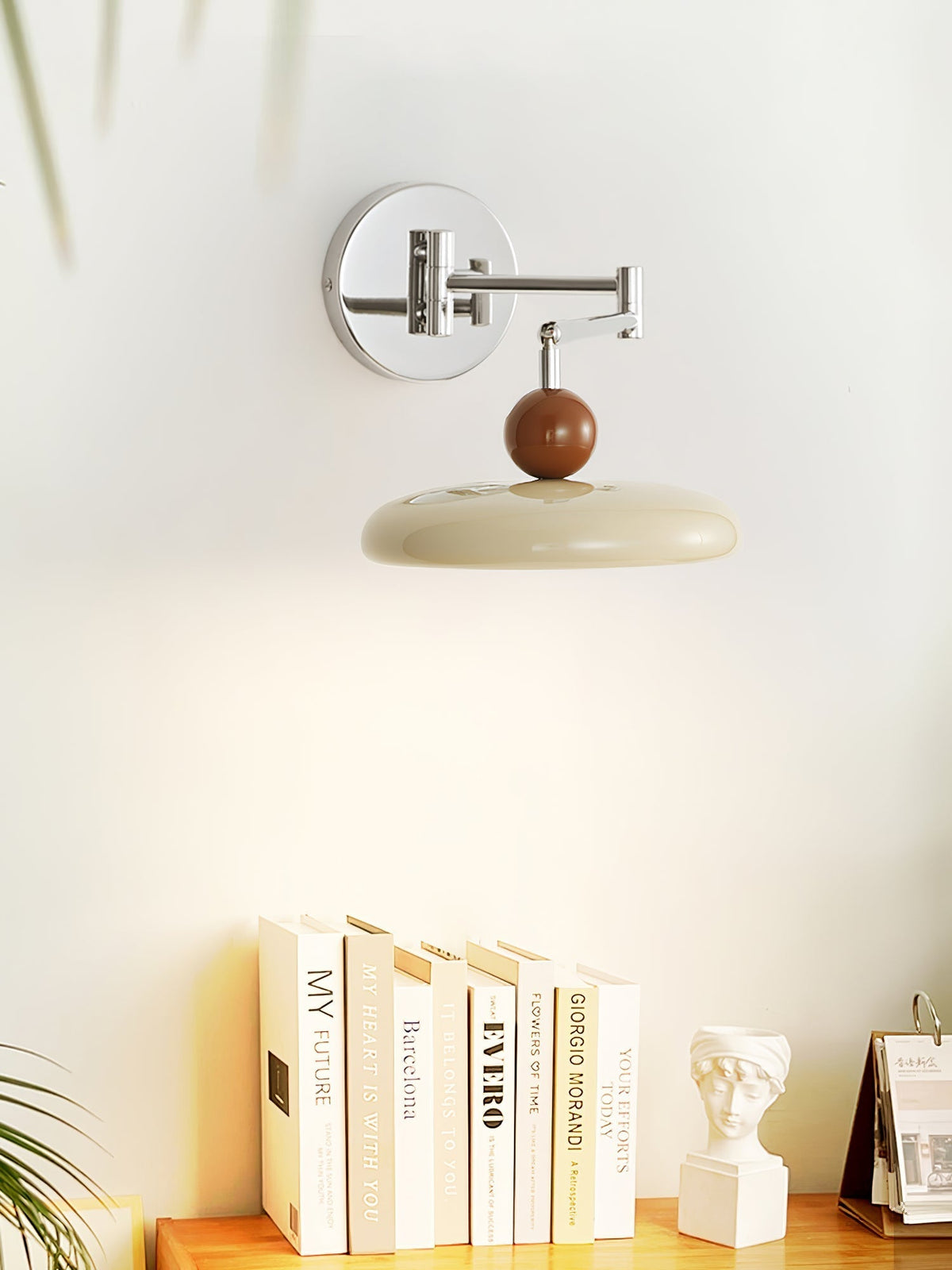 Lampa ścienna Lola z wtyczką