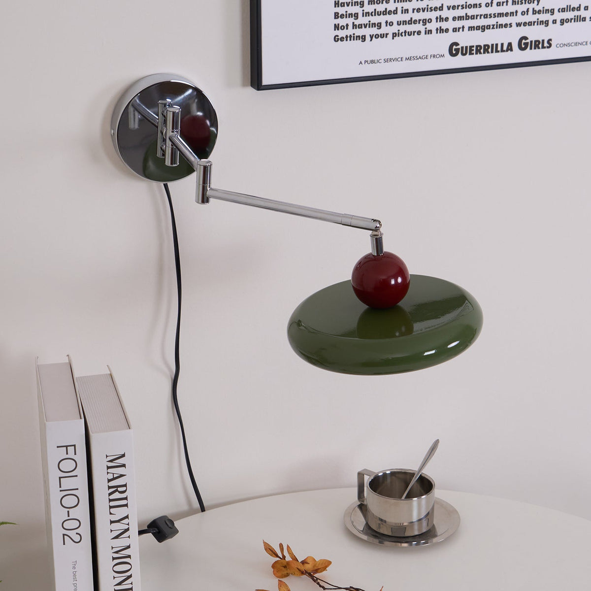 Lampa ścienna Lola z wtyczką