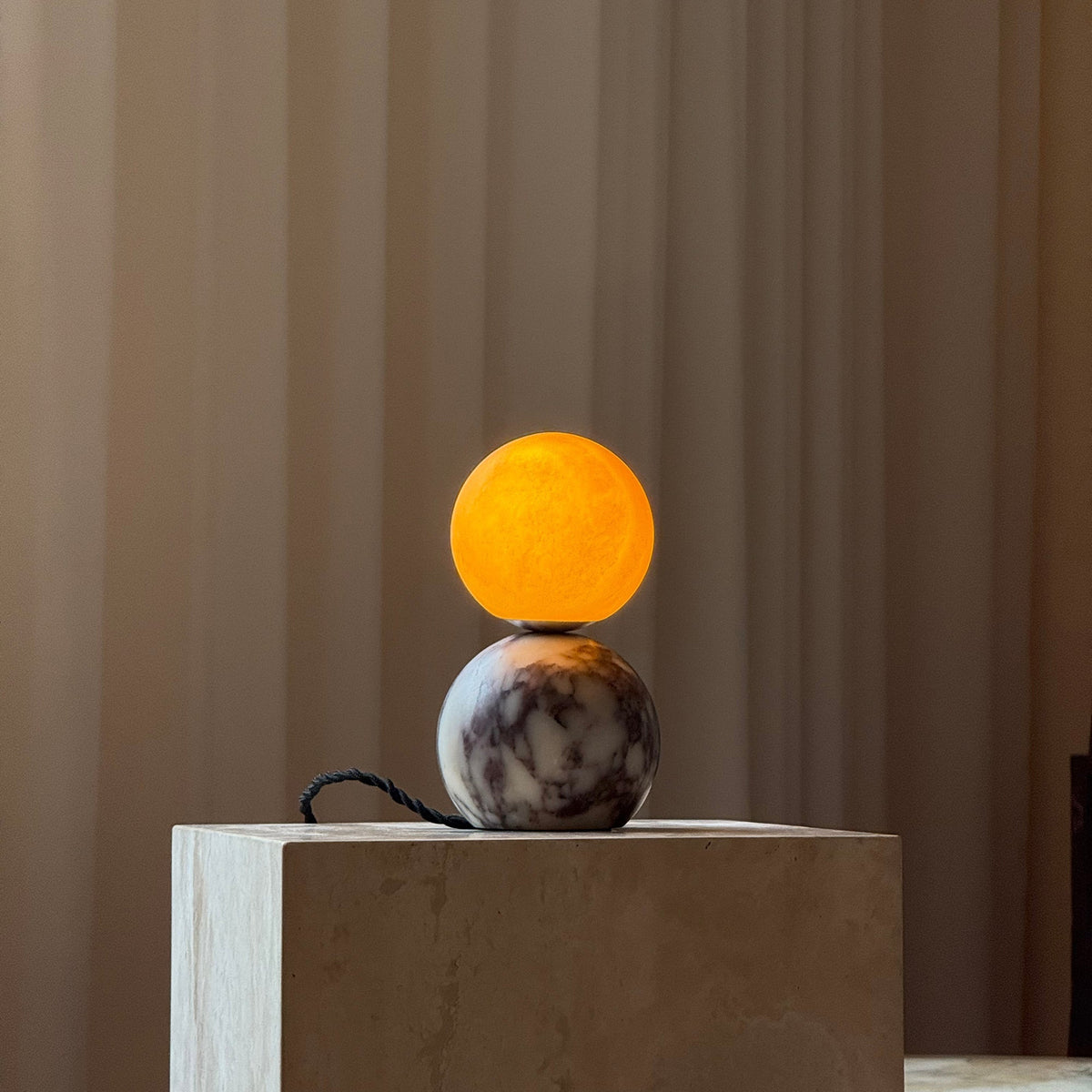 Ceaty lampa stołowa