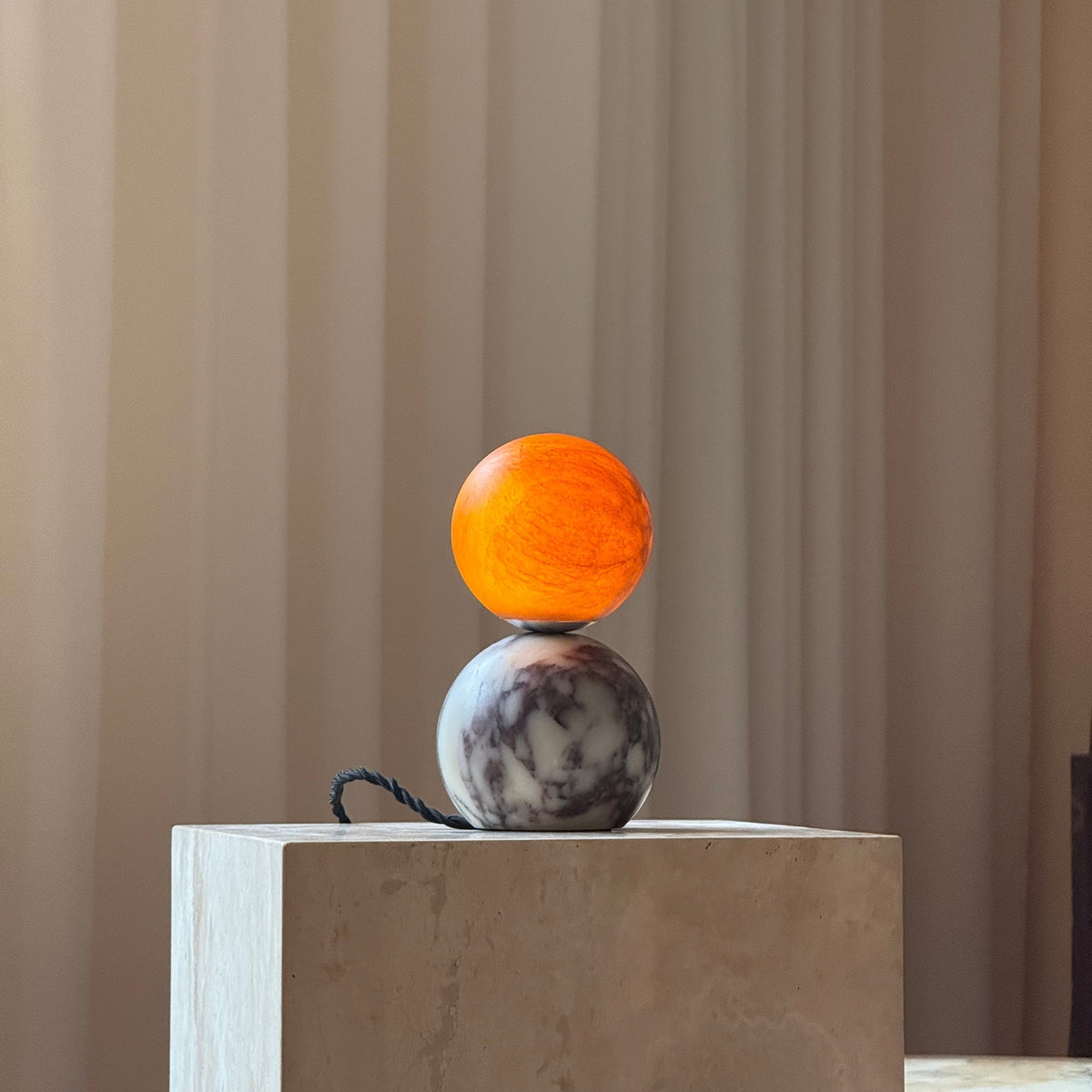 Ceaty lampa stołowa