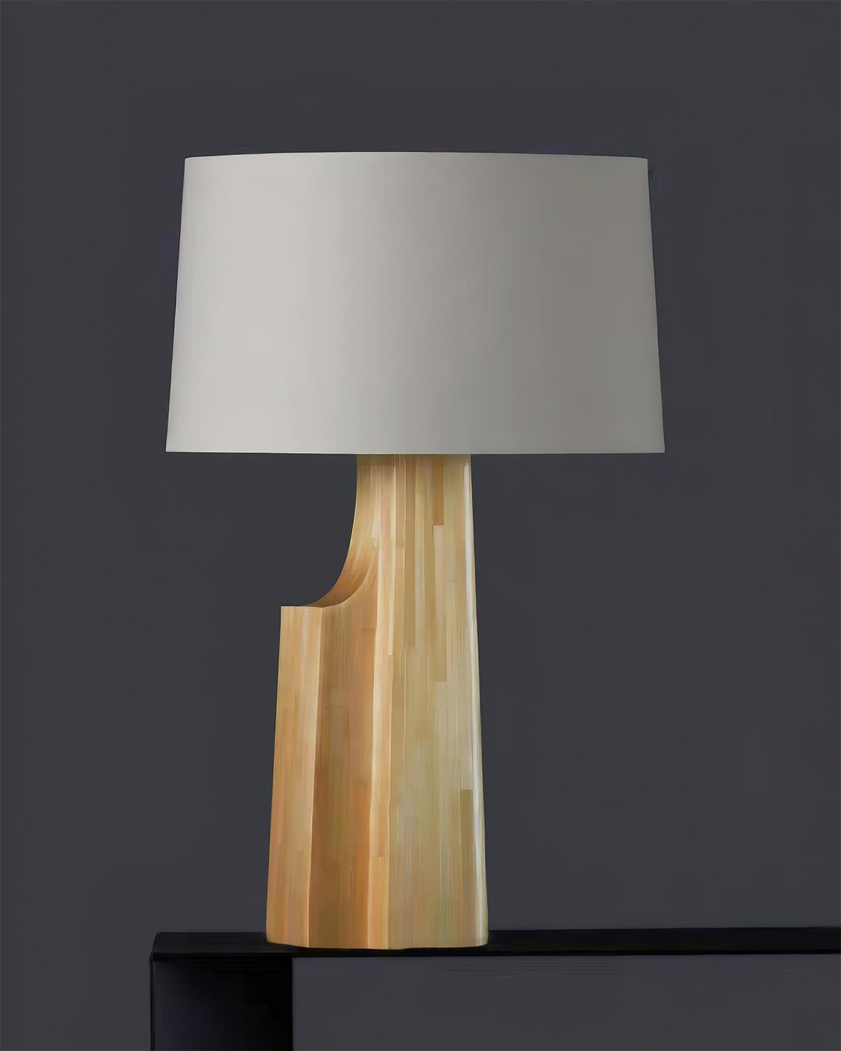 Luminaine lampa stołowa