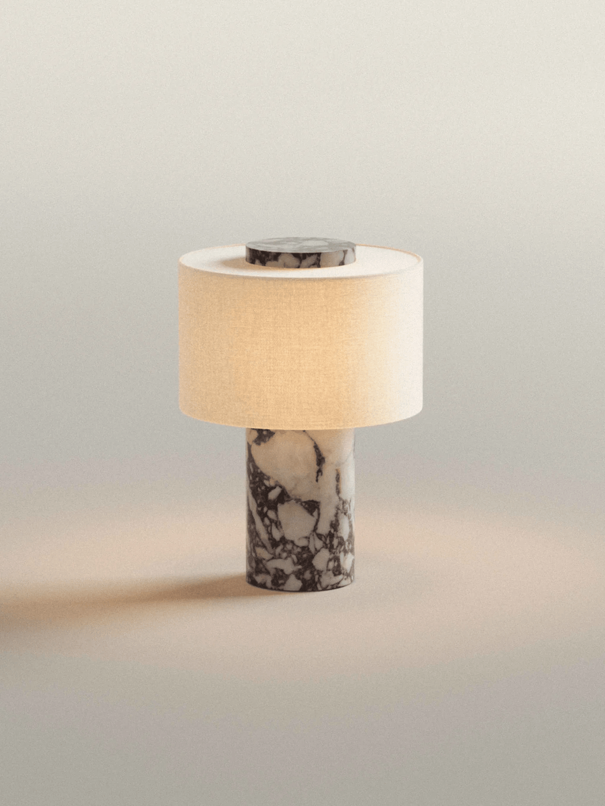 Kalwy cylindryczna lampa stołowa z travertynu w kolorze żółtym