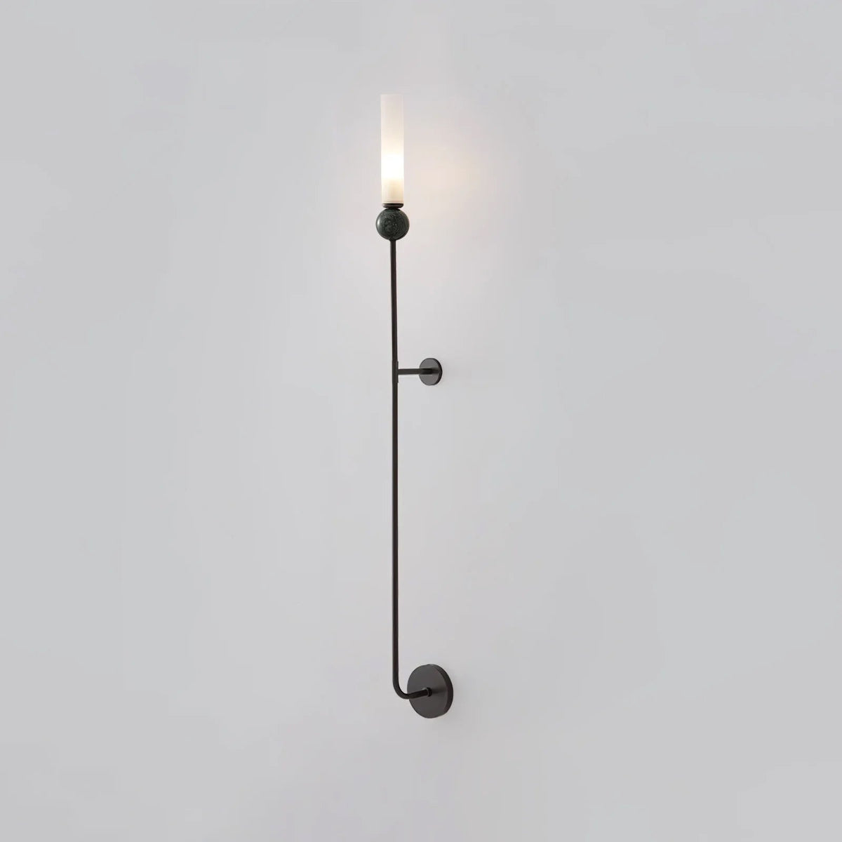 Dulane nowoczesna minimalistyczna kinkietowa lampa ścienna w pionie z marmuru