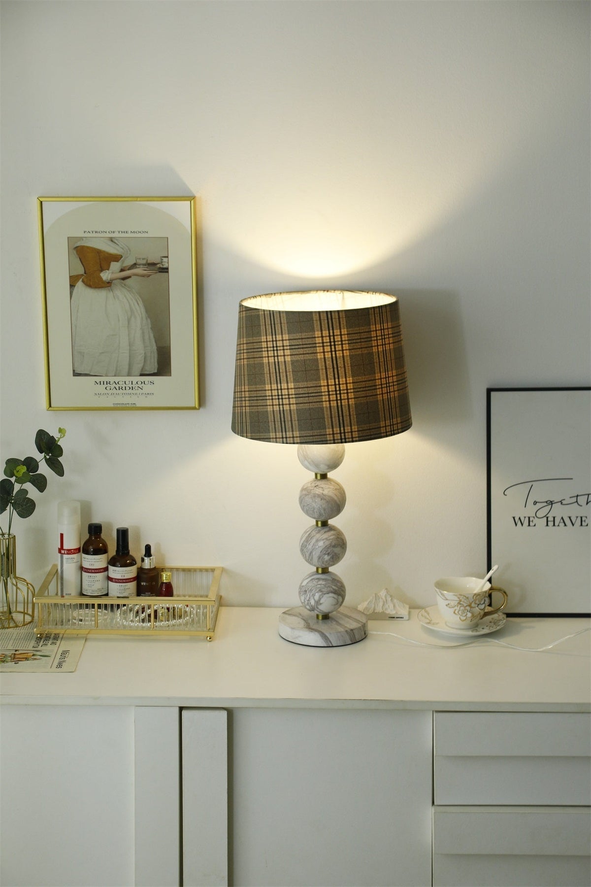 Rowan nowoczesna lampa stołowa z marmuru