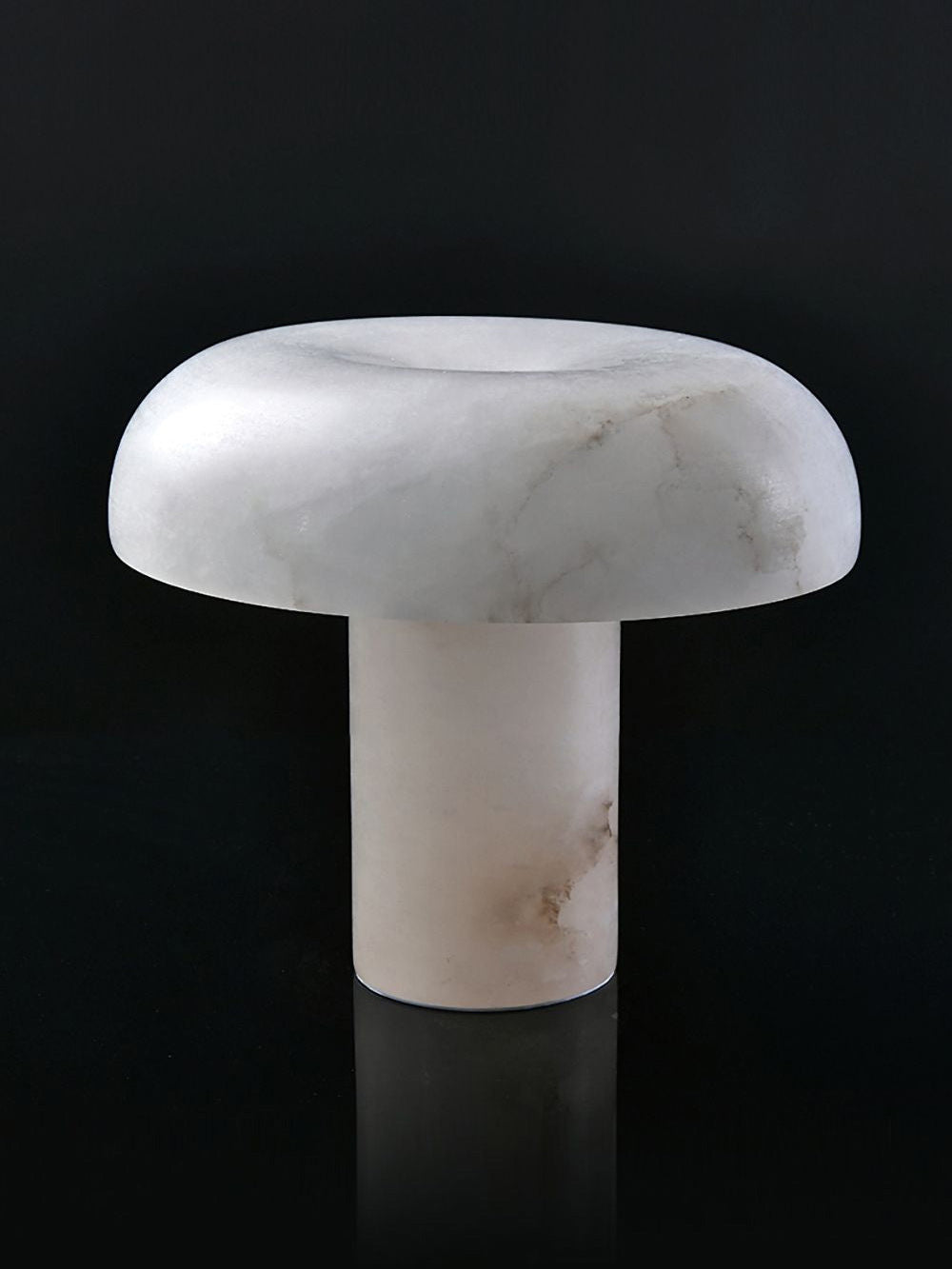 Lampa stołowa z mlecznym kloszem