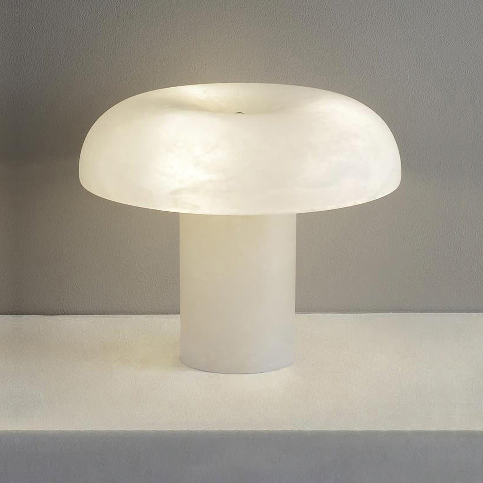 Lampa stołowa z mlecznym kloszem