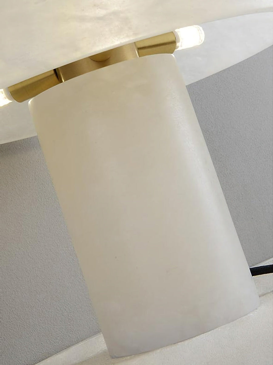 Lampa stołowa z mlecznym kloszem