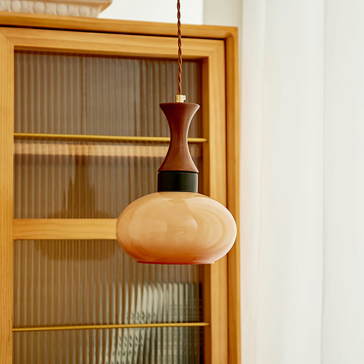 Chara lampa wisząca z wtyczką