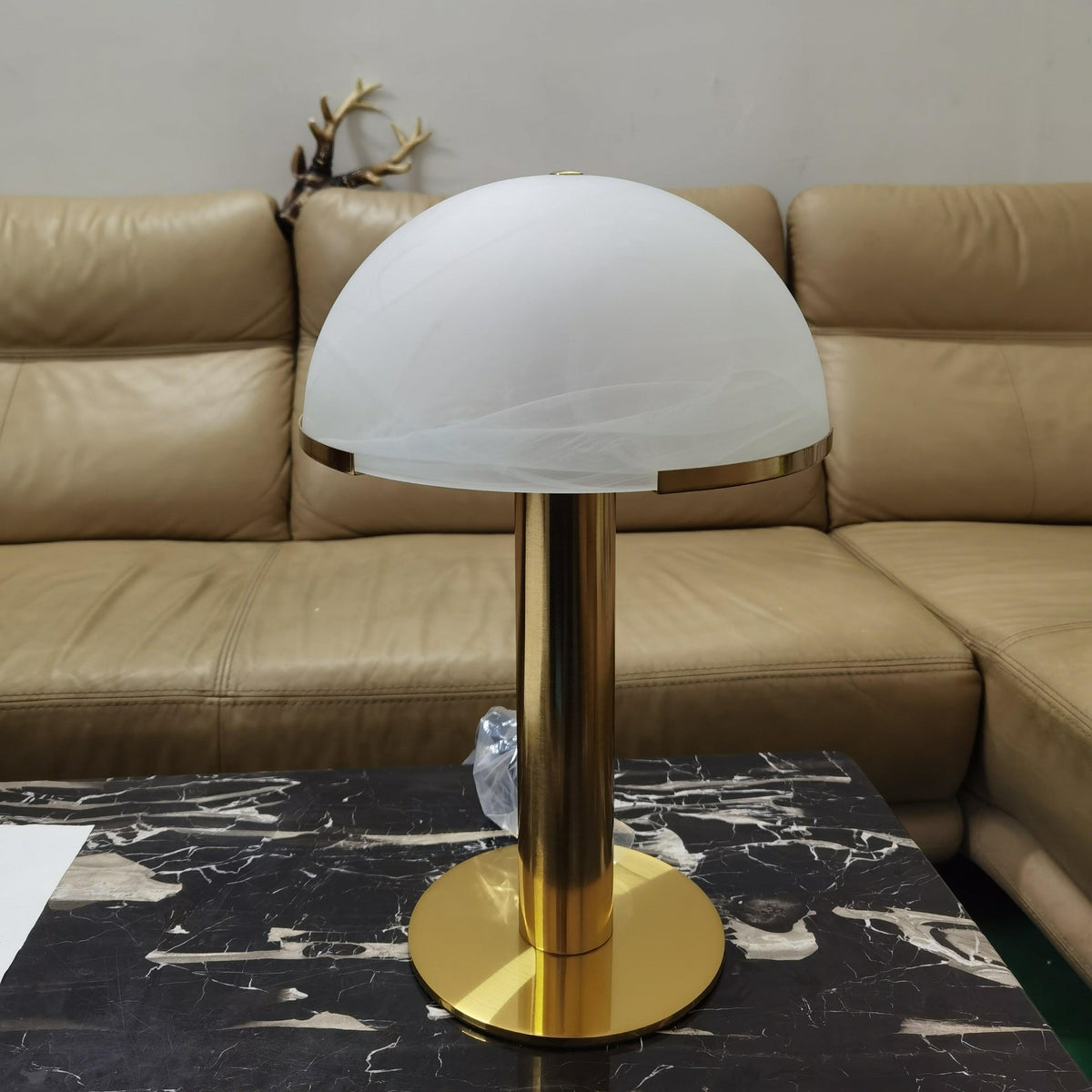 Keir lampa stołowa z alabastrem